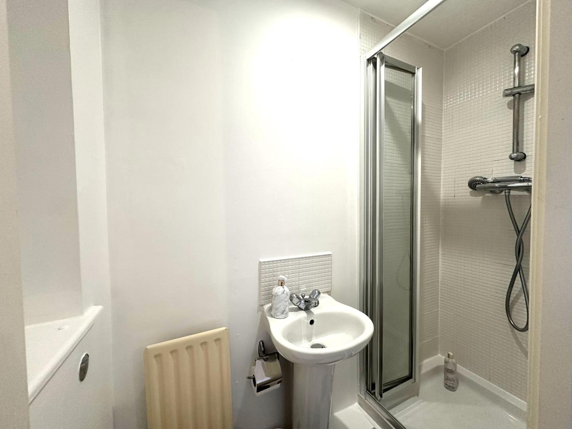 Private Room With En-Suite And Parking In Shared Flat Glasgow Eksteriør billede